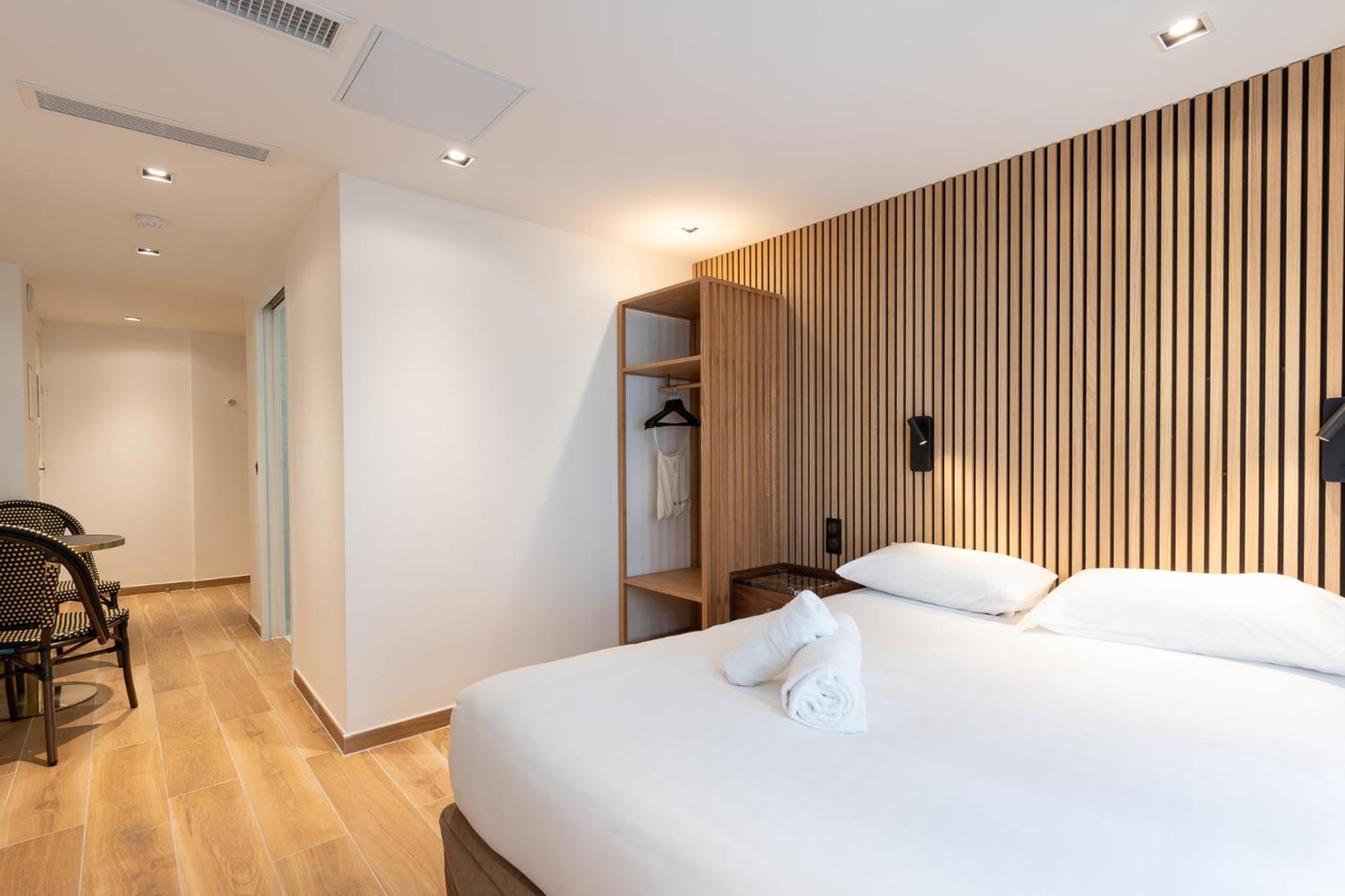 Les Suites Hcr Париж Экстерьер фото