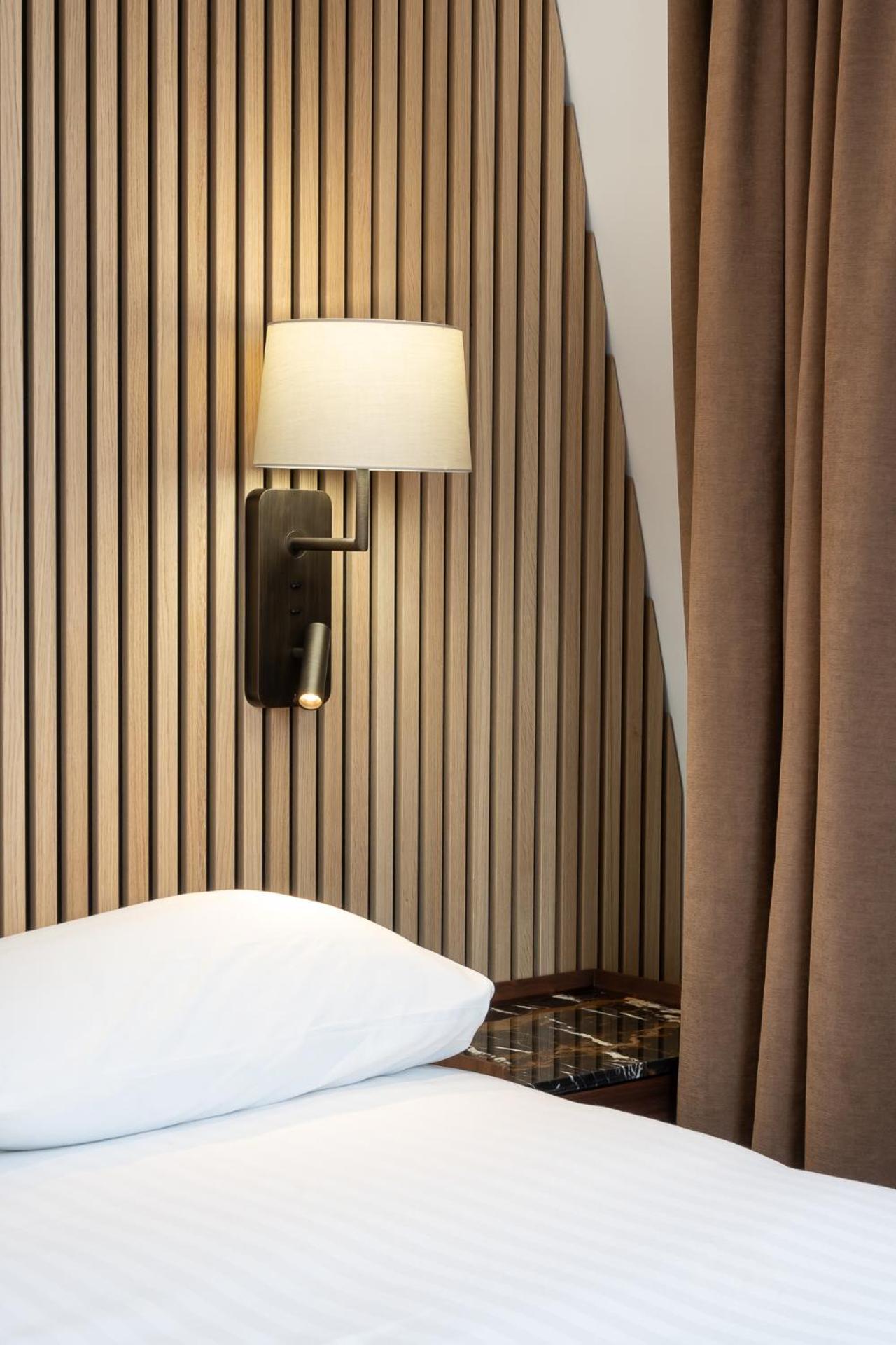 Les Suites Hcr Париж Экстерьер фото