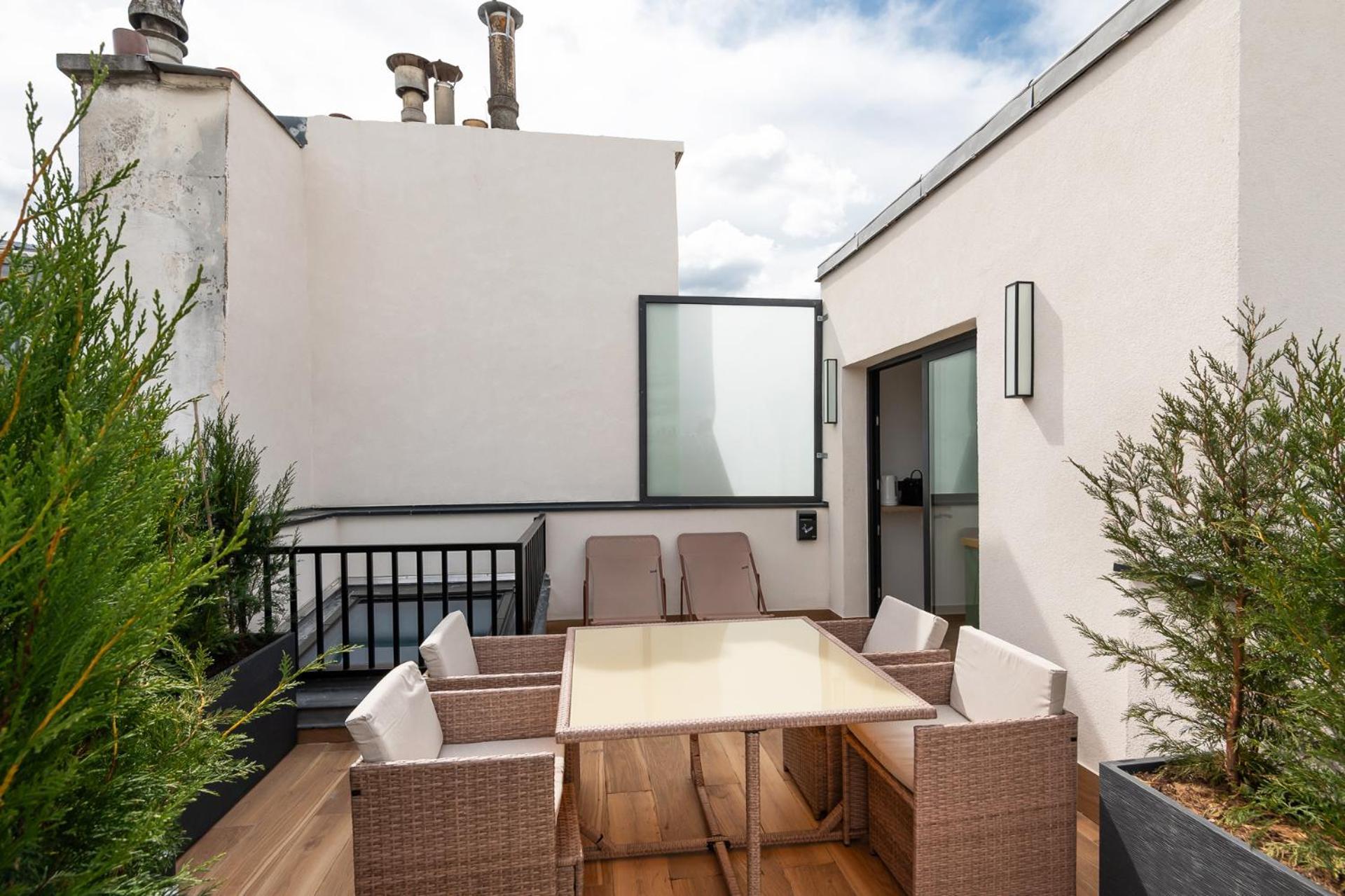 Les Suites Hcr Париж Экстерьер фото